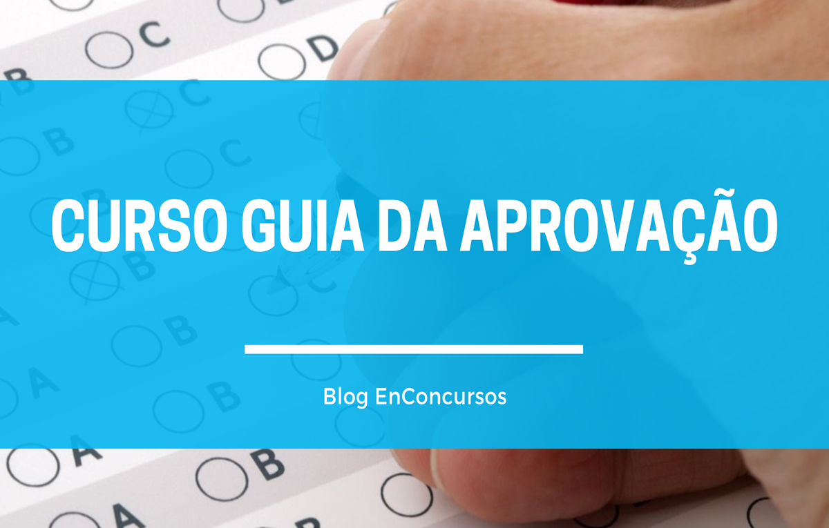 foto de mão segurando caneta preenchendo caderno com gabarito com texto sobre dizendo Curso Guia da Aprovação