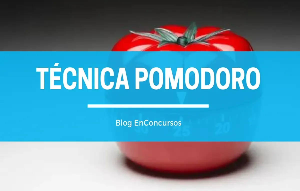 foto de um relógio pomodoro formato de tomate sobre uma mesa com texto sobre Técnica Pomodoro